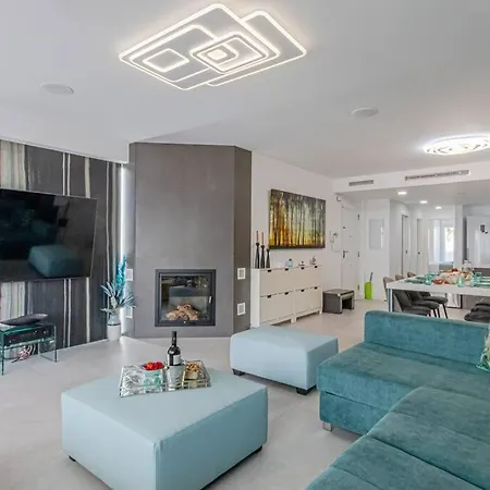 Puerto Marina Luxury 2bdr With Sea View Apartment
